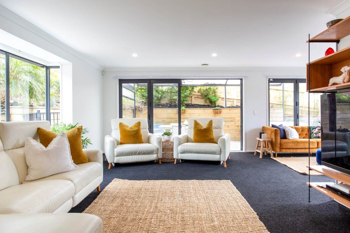 1/1 Pinewood Street, Avondale, Auckland - Carousel 2