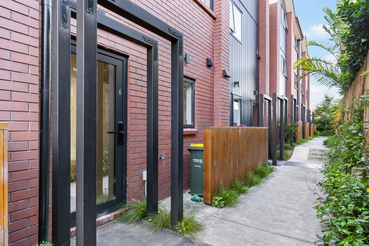 6/19 Karamu Street, Te Atatu Peninsula, Auckland - Carousel 11