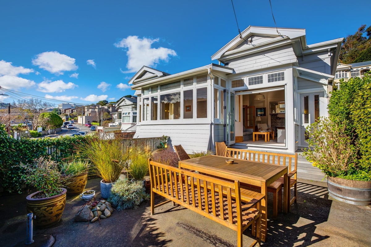 73 Hamilton Road, Hataitai, Wellington - Carousel 1