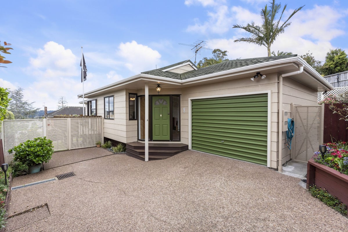 2/13 Mayall Avenue, Beach Haven, Auckland - Carousel 1