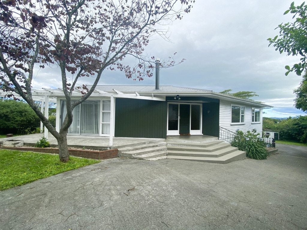 25 Puriri Crescent, Lansdowne, Masterton - Carousel 1