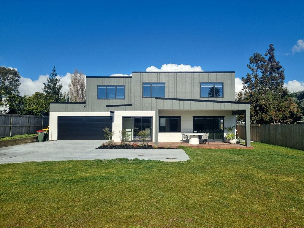 15 Fourth View Avenue, Beachlands, Auckland - Carousel 1