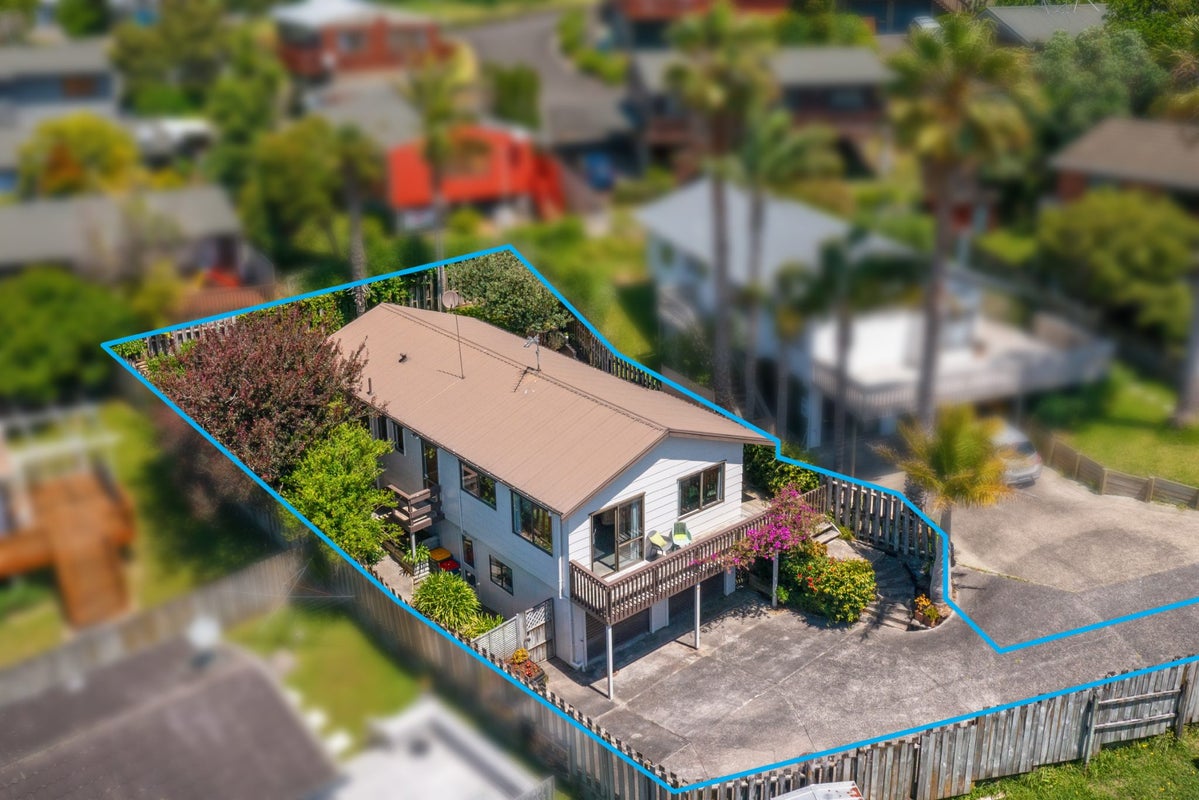 1/8 Camilla Grove, Totara Vale, Auckland - Carousel 1