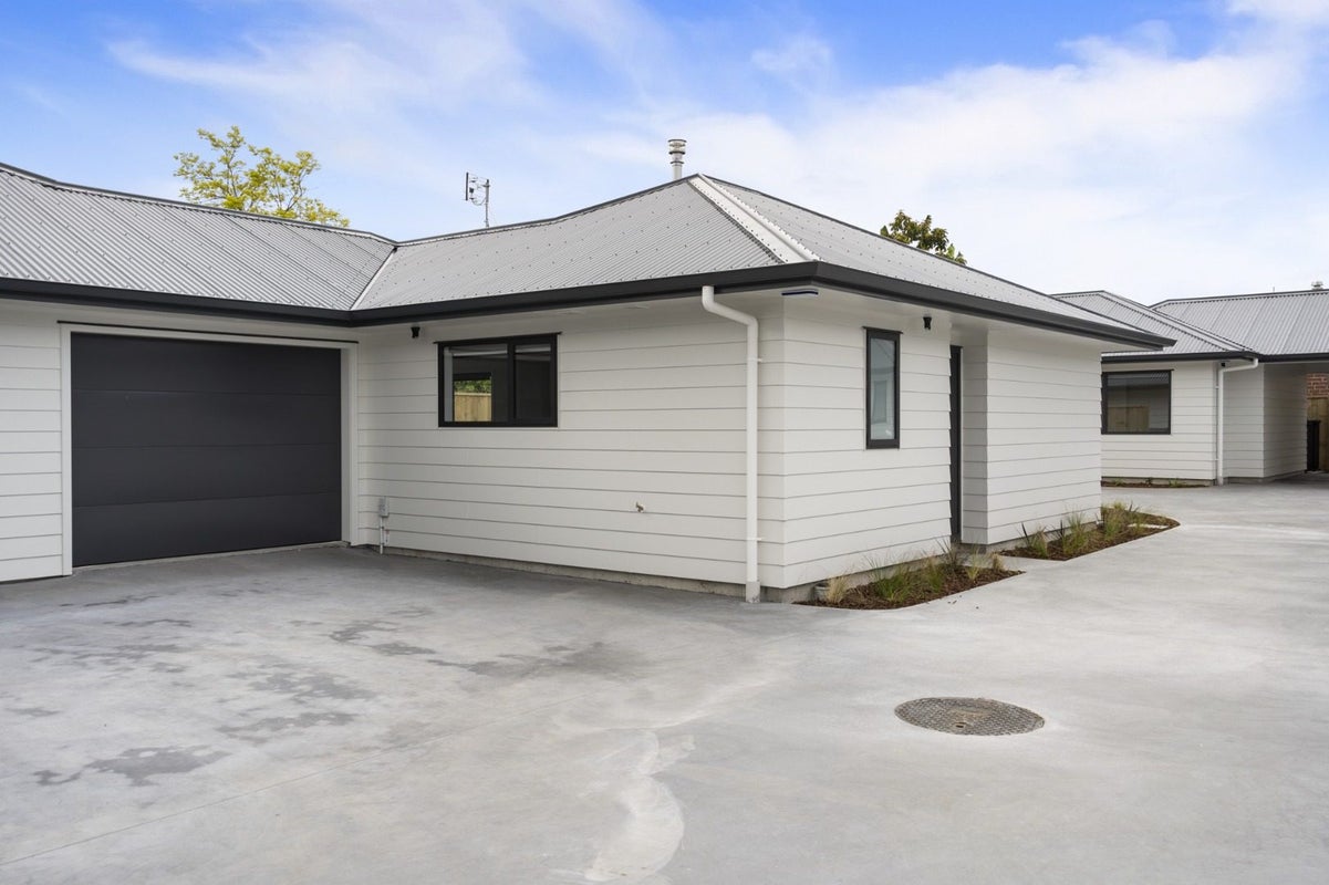 2/74 Claude Street, Fairfield, Hamilton - Carousel 1