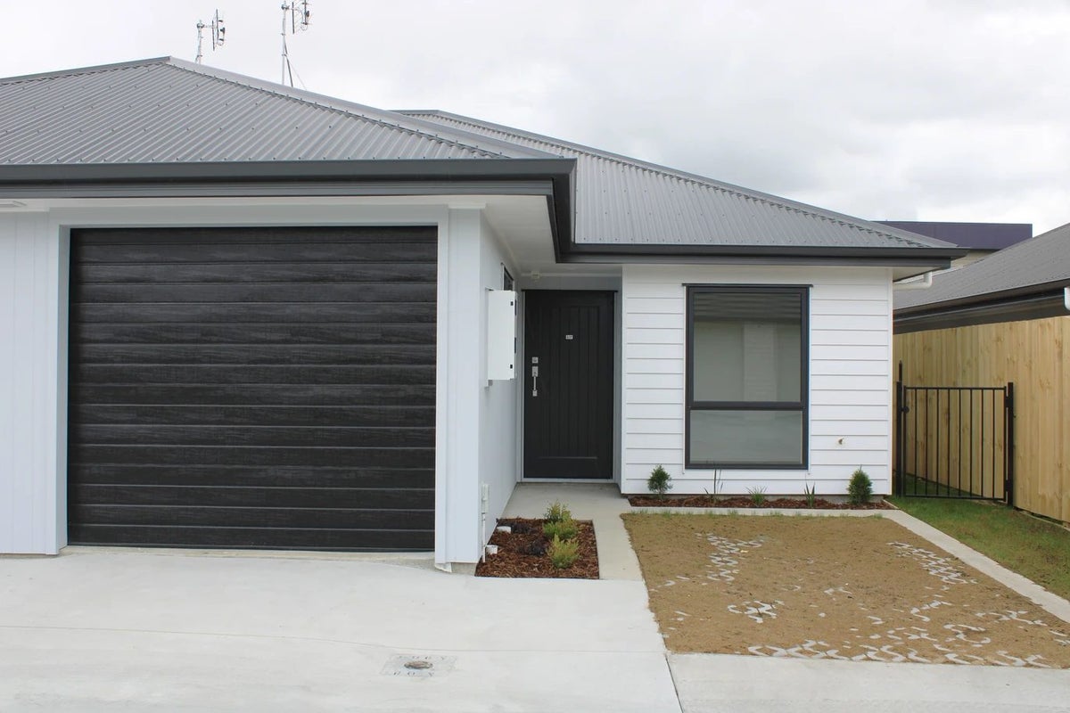 2/17 MacCallum Court, Rototuna, Hamilton - Carousel 1