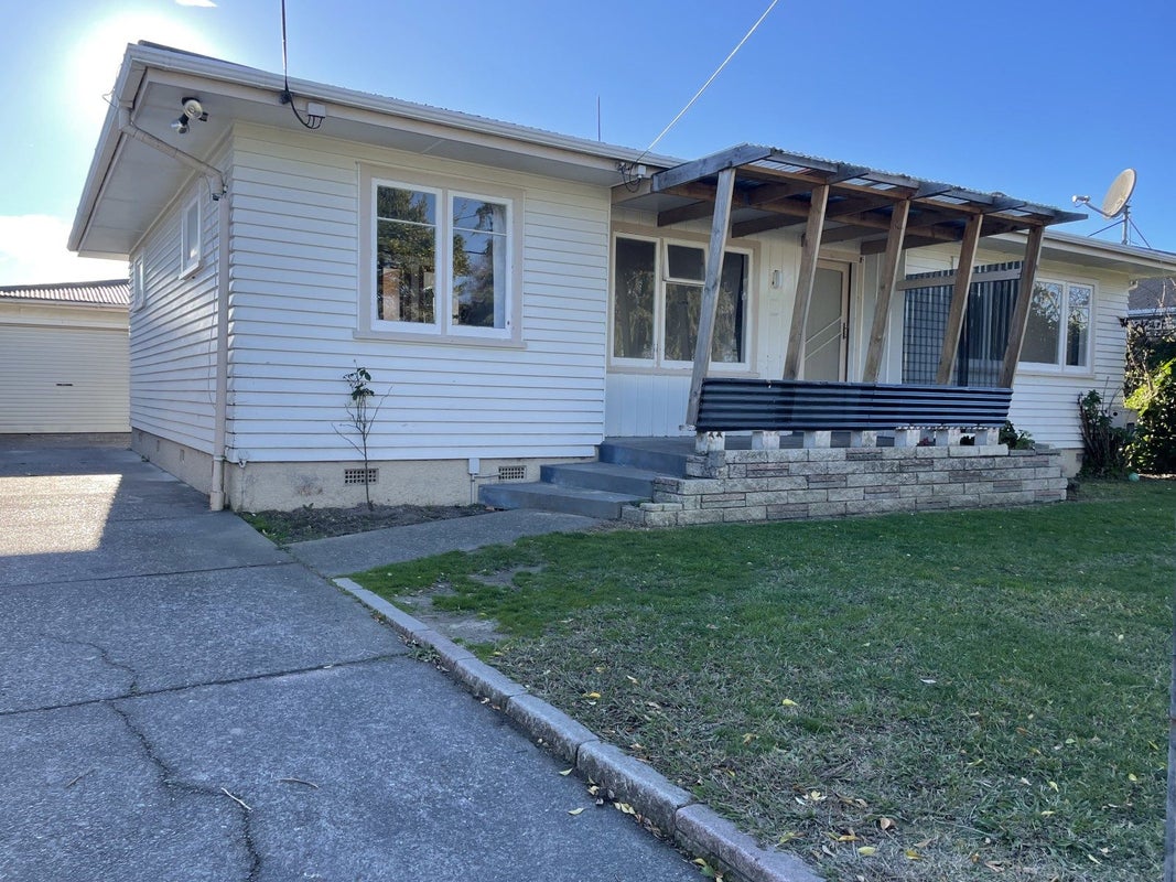 6 Bestall Street, Maraenui, Napier - Carousel 1