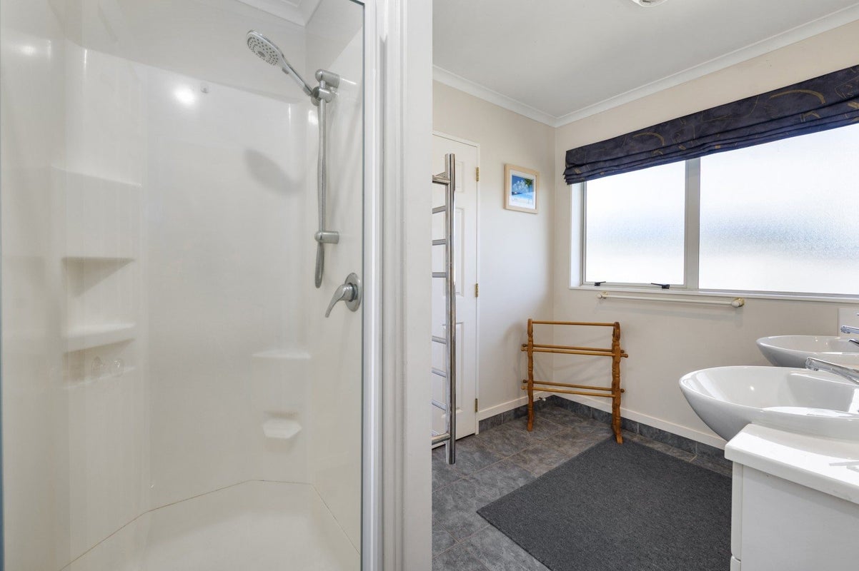 4 Lakemere Way, Kinloch, Taupo - Carousel 24