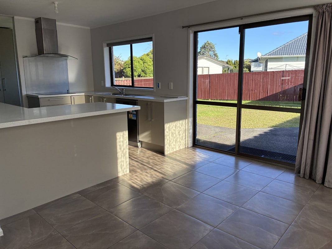 25 Butterworth Drive, Glendene, Auckland - Carousel 2