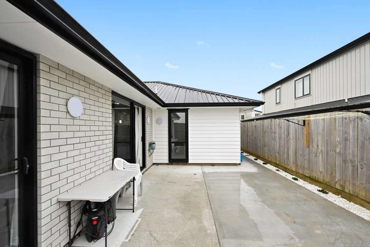 2/60 Cabourne Drive, Glenview, Hamilton - Carousel 12
