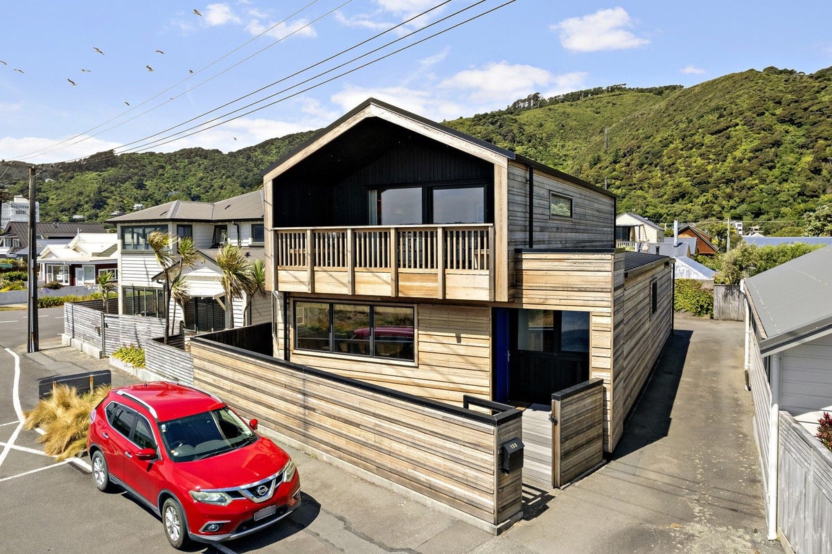 133 Marine Parade, Eastbourne, Lower Hutt - Carousel 1
