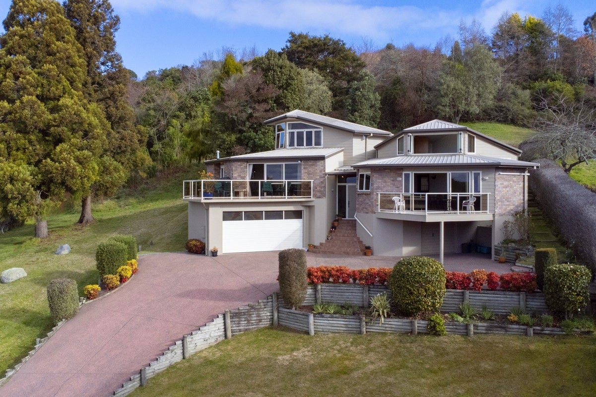 15 Cherry Lane, Acacia Bay, Taupo - Carousel 1