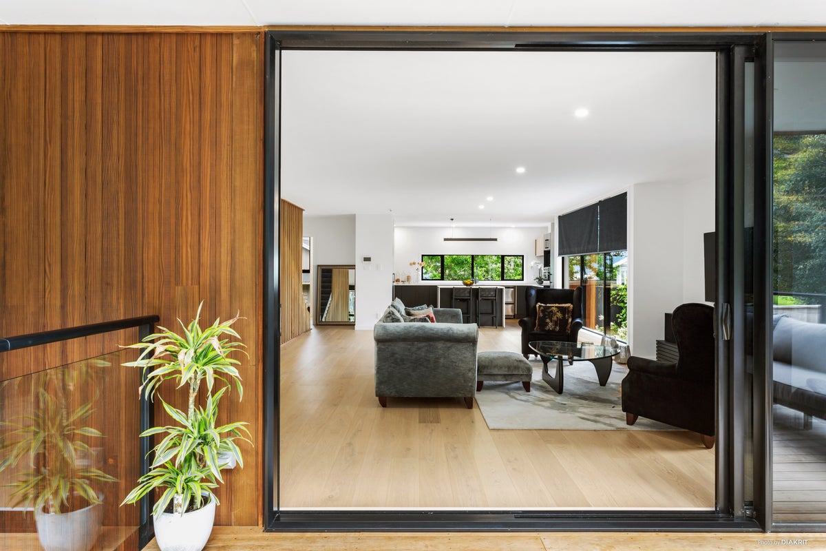 31D Miro Street, New Lynn, Auckland - Carousel 1