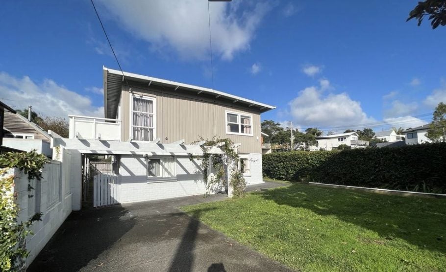 1/110 Saddleback Rise, Murrays Bay, Auckland - Carousel 1