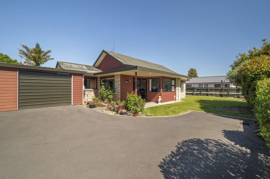 10 Robertson Street, Glenholme, Rotorua - Carousel 1