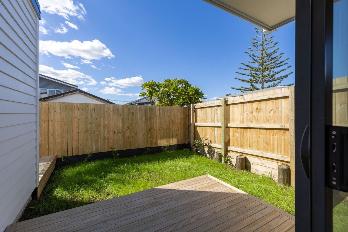 6E Kaweka Street, New Lynn, Auckland - Carousel 24