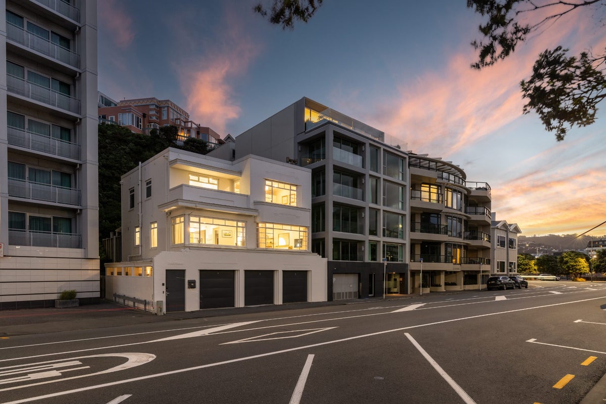 90 Oriental Parade, Oriental Bay, Wellington - Carousel 1