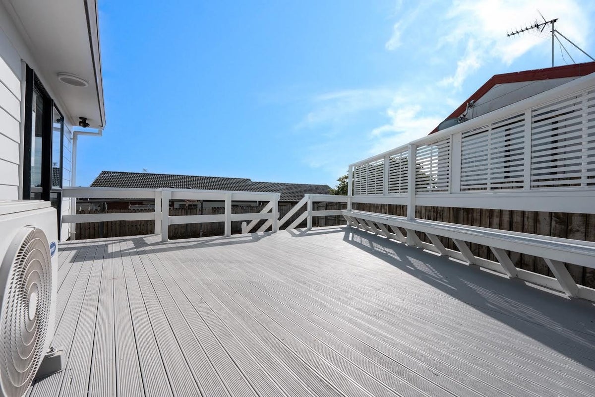 2/11 Zurich Place, Weymouth, Auckland - Carousel 13