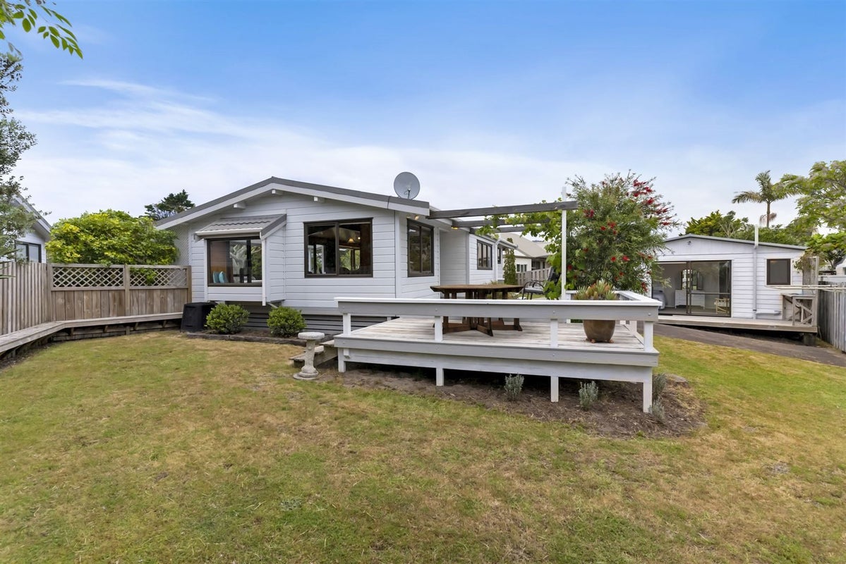 5 Courtney Place, Pauanui - Carousel 1