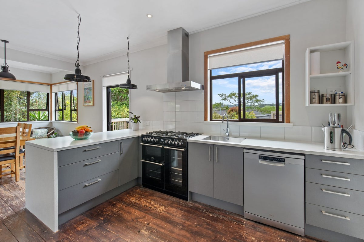9 Peak Road, Helensville - Carousel 2
