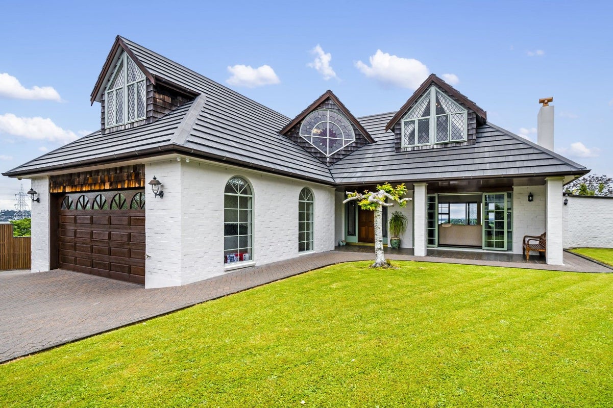 8 Lilac Grove, Hillsborough, Auckland - Carousel 2
