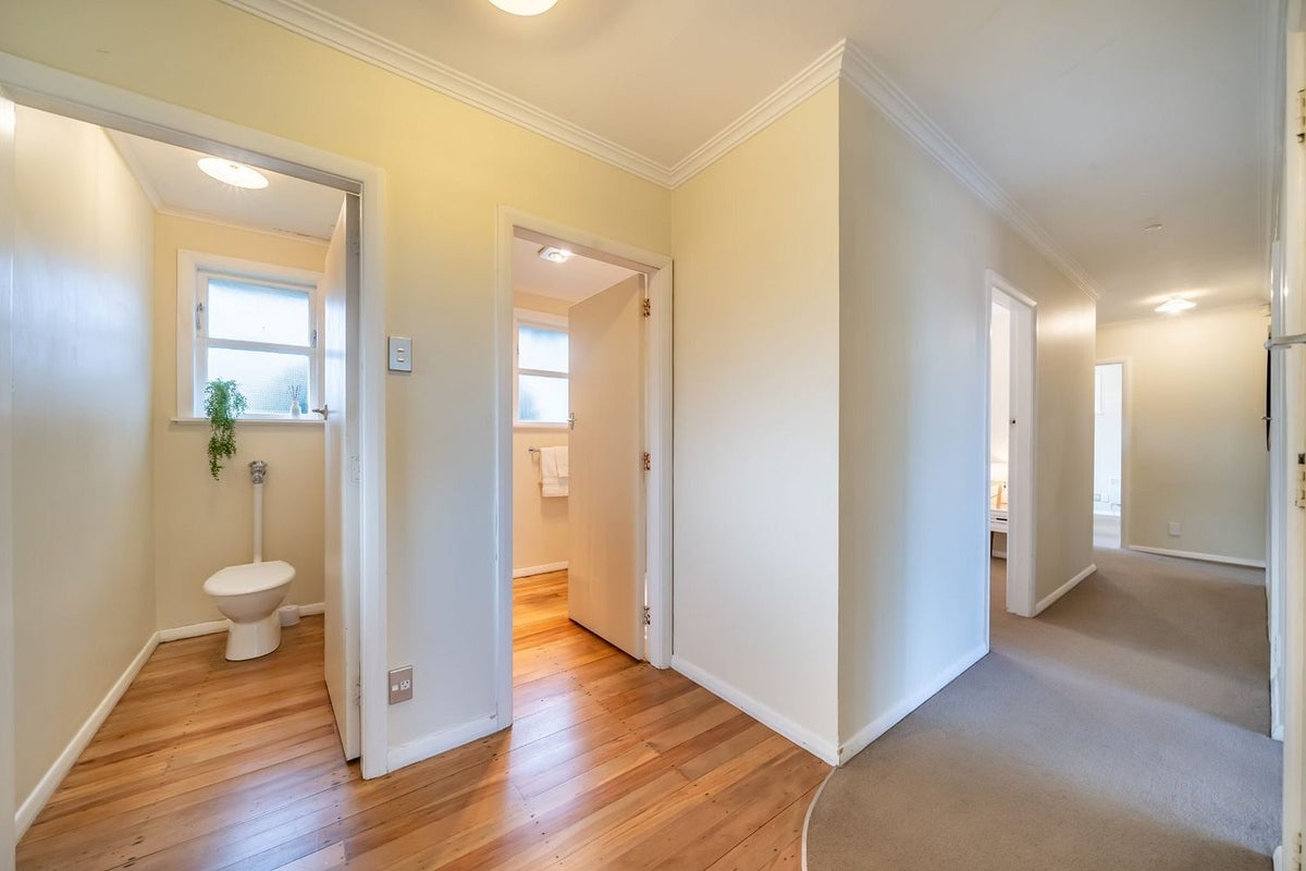 10 Vista Crescent, Maoribank, Upper Hutt - Carousel 2