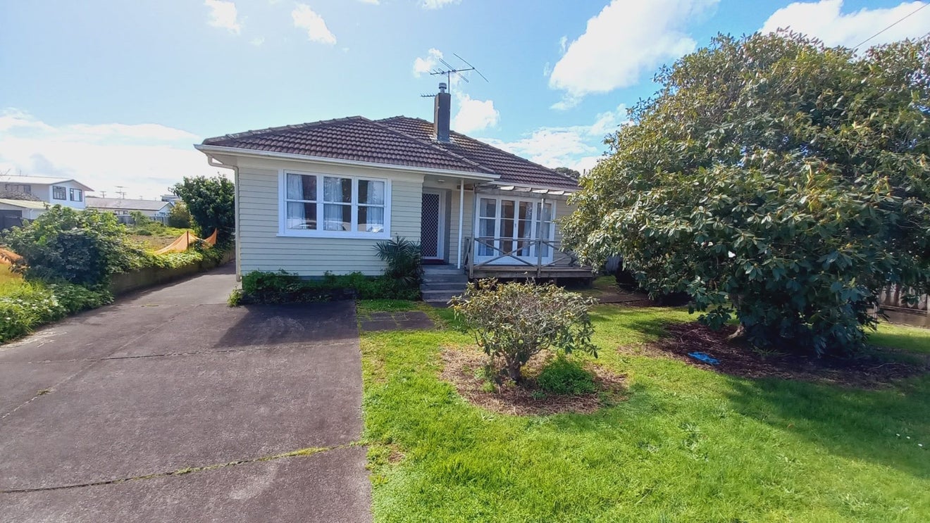 8 Waterview Road West, Takanini, Auckland - Carousel 1