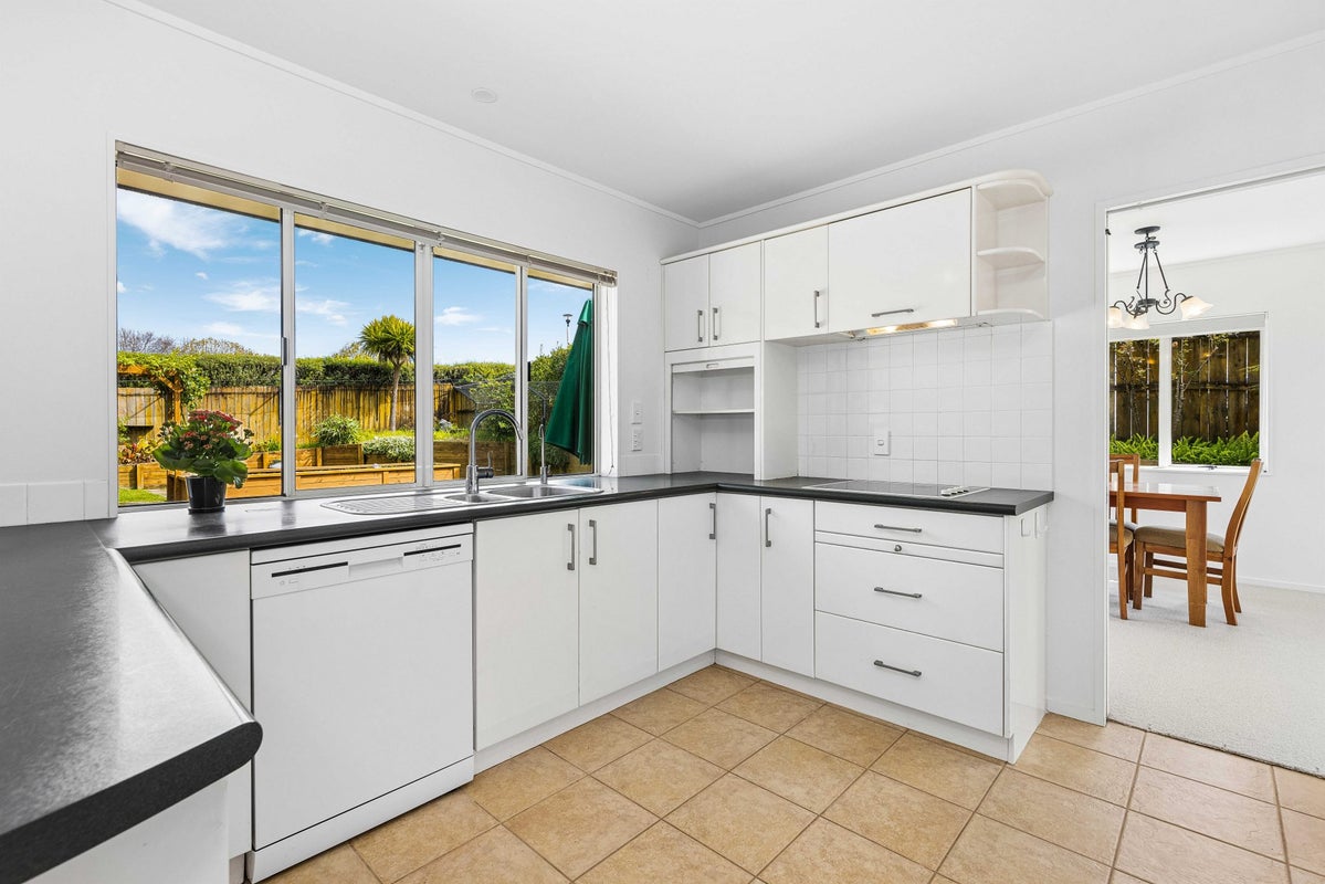 4 Moyle Place, The Gardens, Manukau City, Auckland - Carousel 2