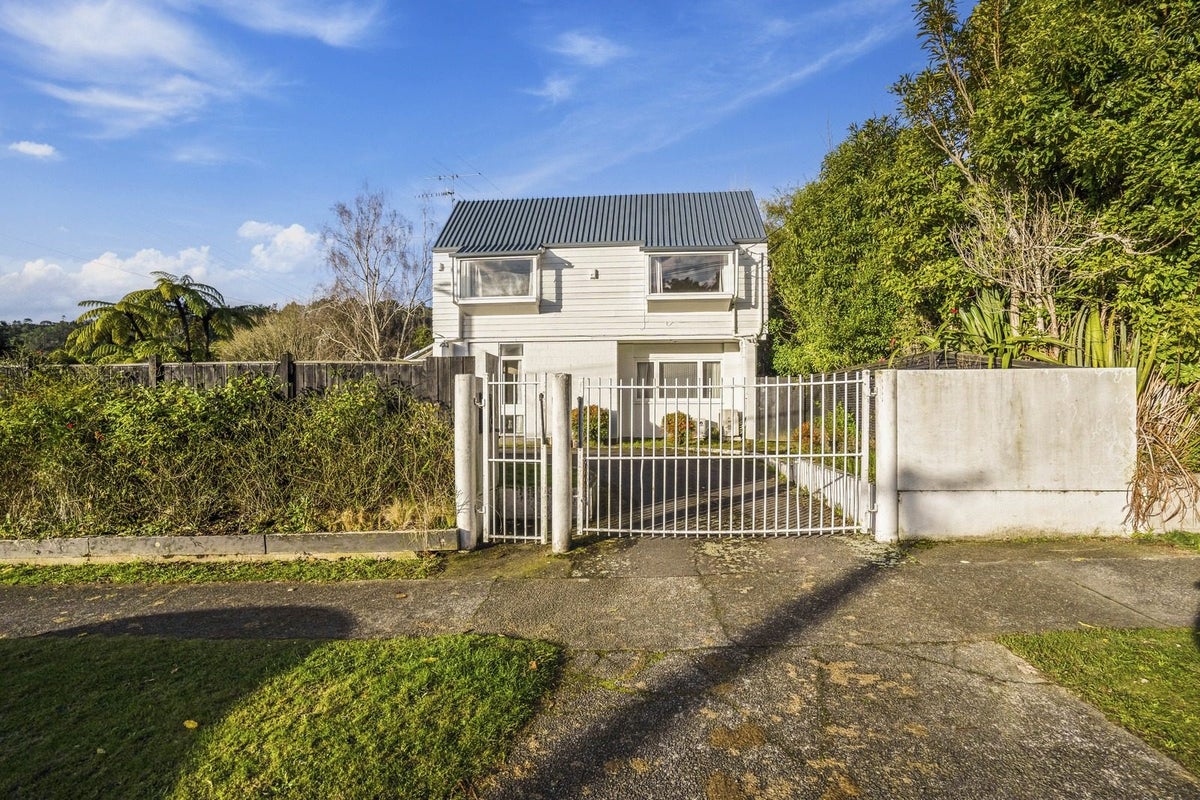 451 Stokes Valley Road, Stokes Valley, Lower Hutt - Carousel 16