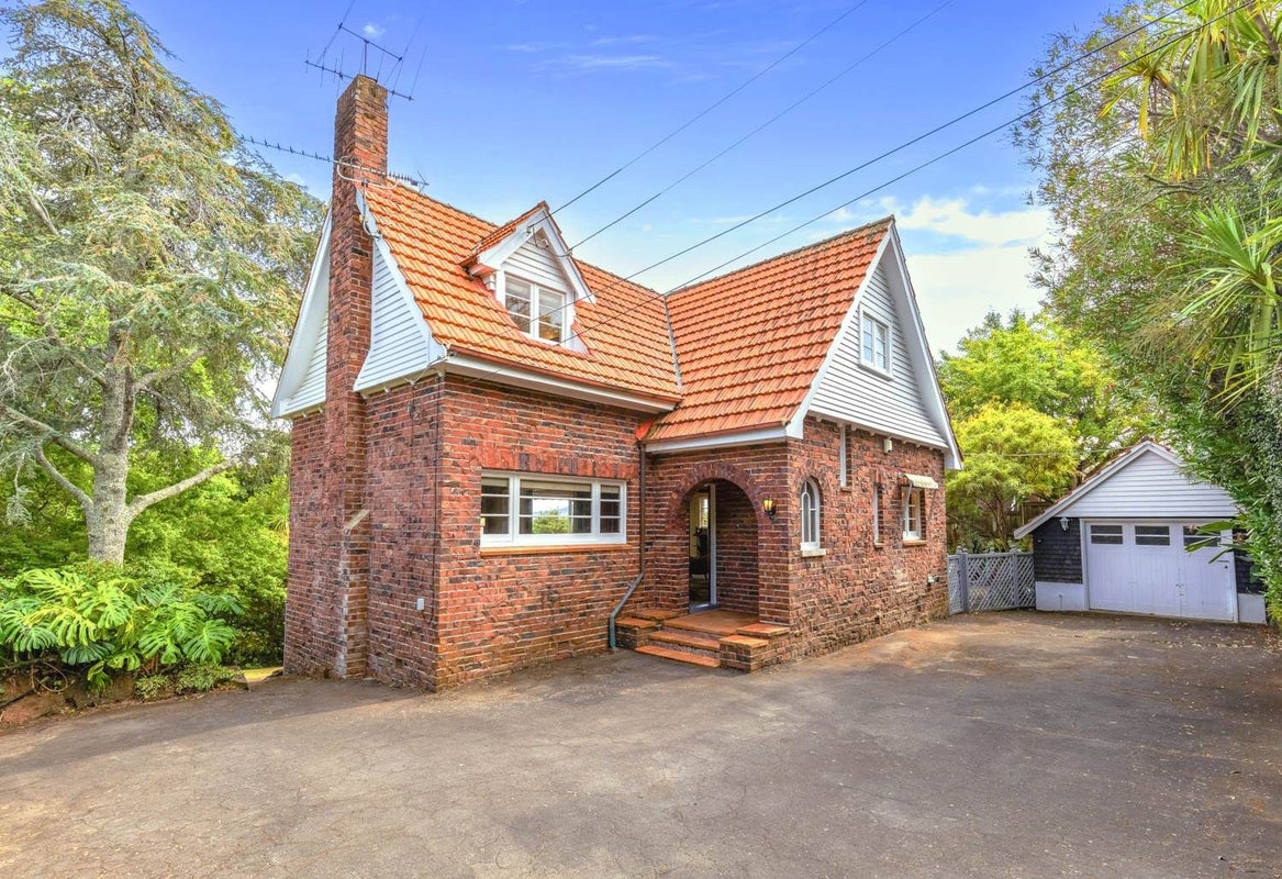 197 St Heliers Road, ST HELIERS, AUCKLAND - Carousel 1