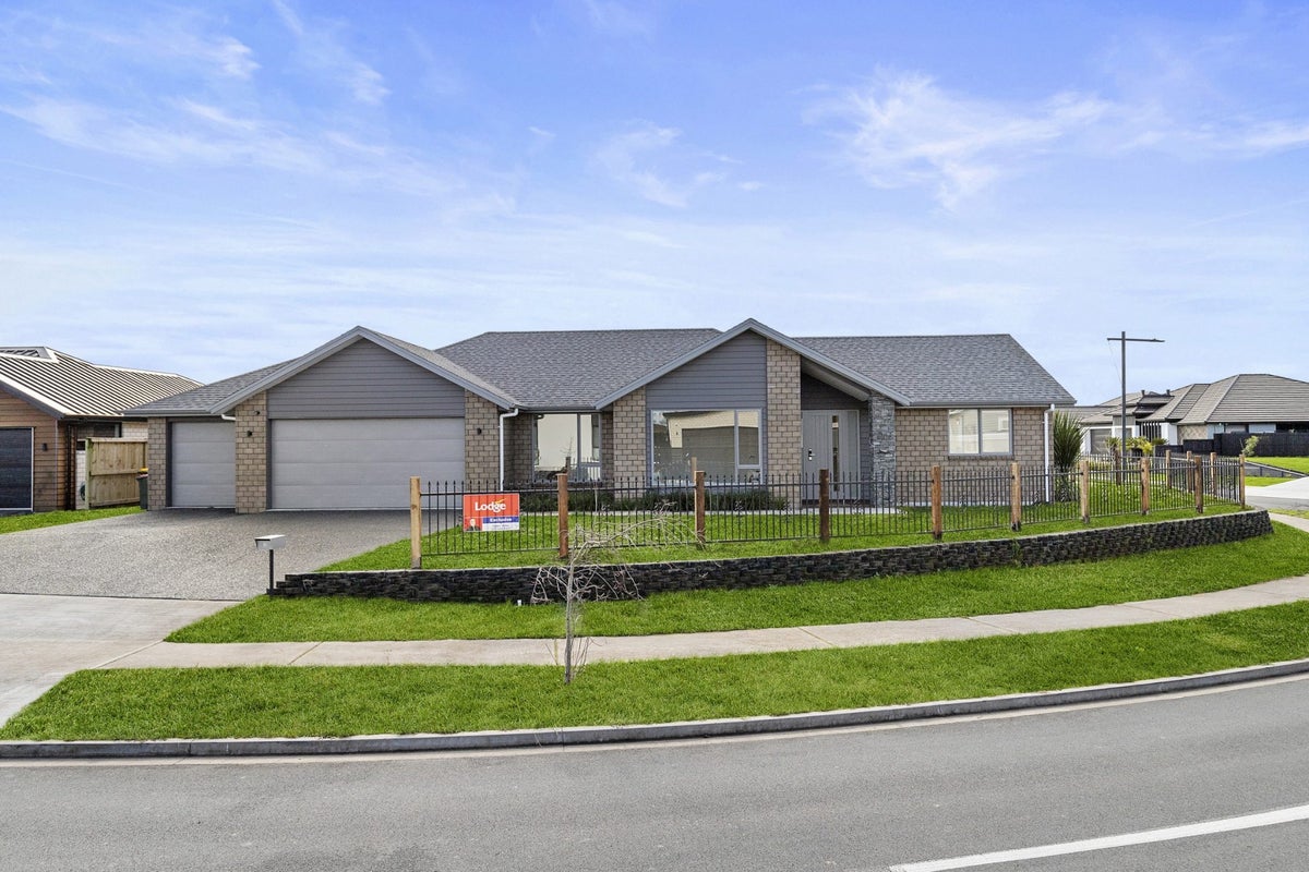 2 Sydney Place, Flagstaff, Hamilton - Carousel 1