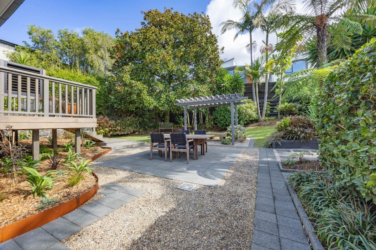 52 Hilling Street, Titirangi, Auckland - Carousel 2