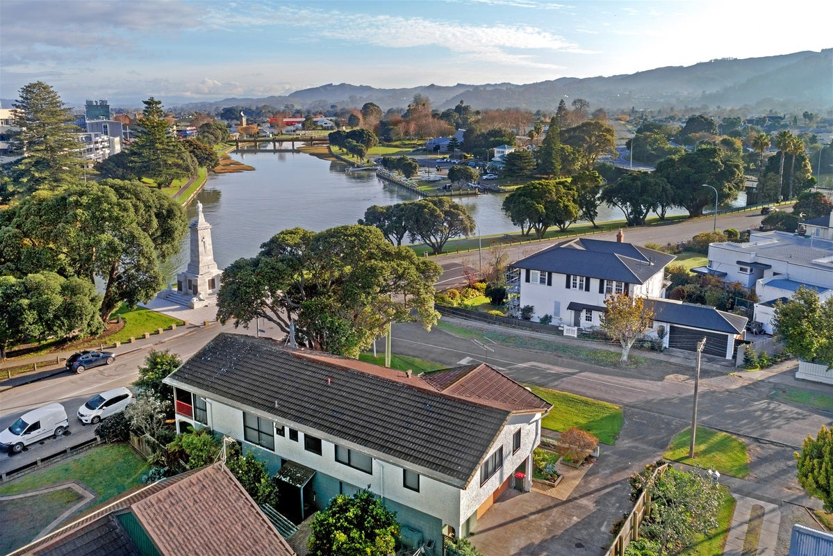 71 Esplanade, Kaiti, Gisborne - Carousel 1