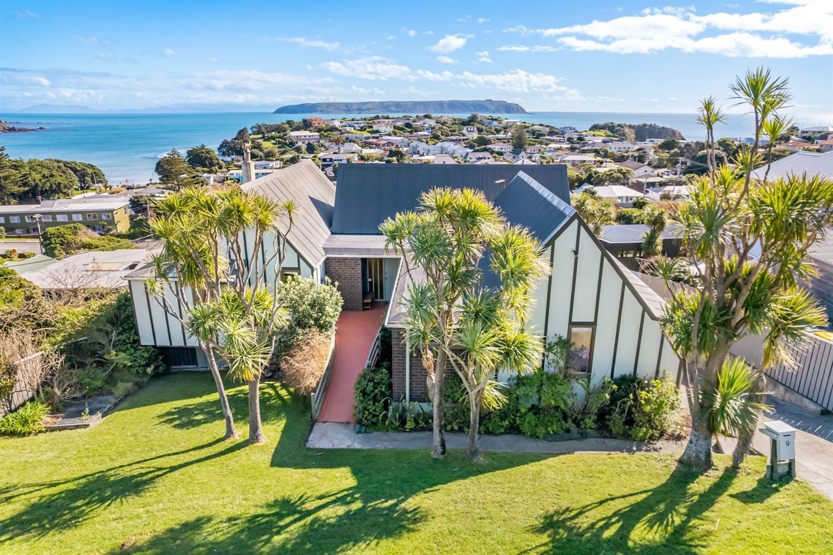 9 Thornley Street, Titahi Bay, Porirua - Carousel 1