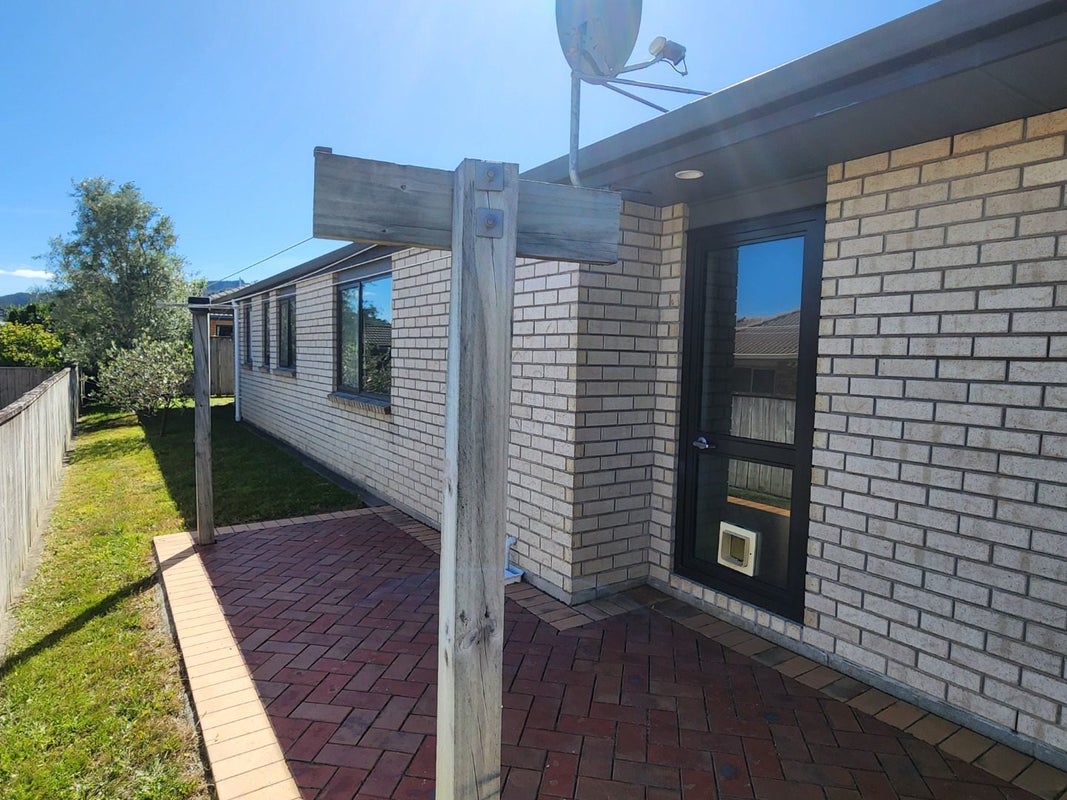 2 Percy Kinsman Crescent, Riverstone Terraces, Upper Hutt - Carousel 17