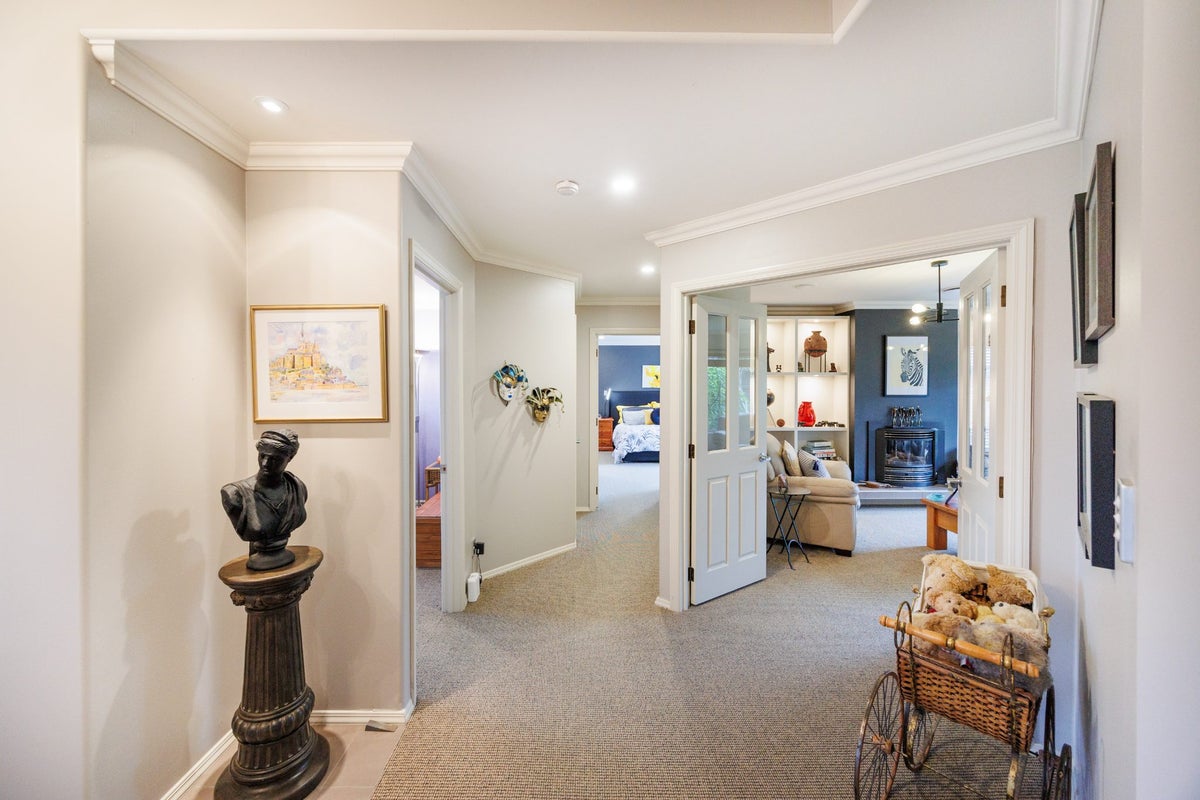 3 Lourie Way, Fitzherbert, Palmerston North - Carousel 2