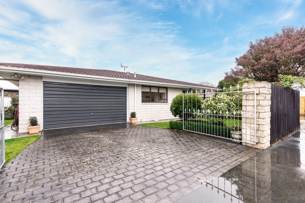 2/54A AORANGI ROAD, Bryndwr, Christchurch - Carousel 1