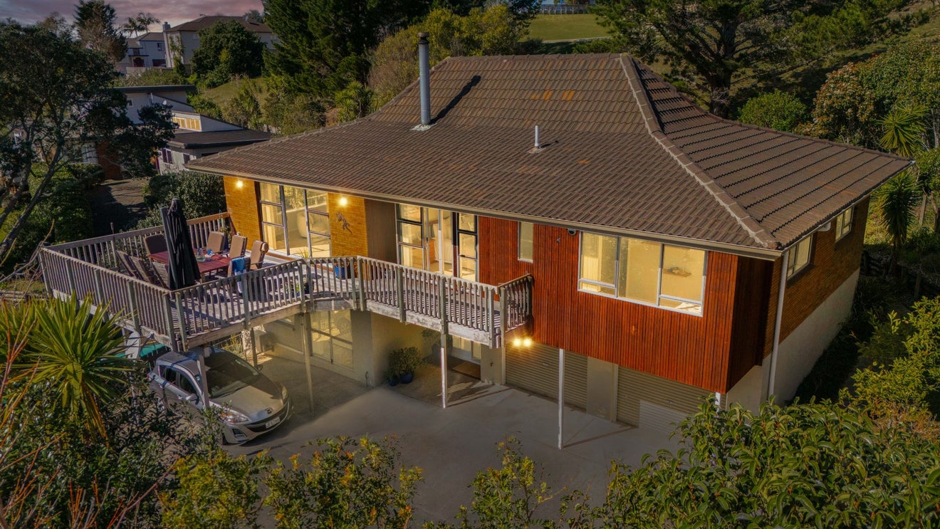 54 Saddleback Rise, Murrays Bay, Auckland - Carousel 1
