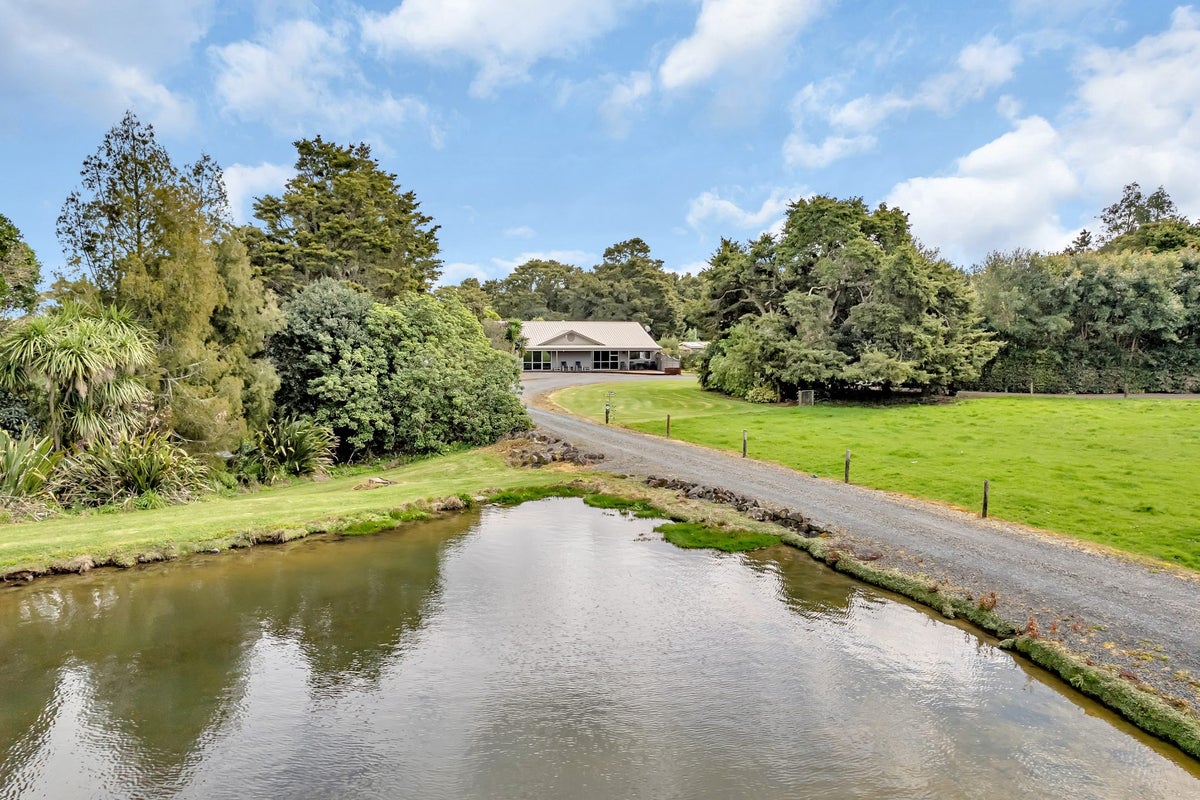 572 Kara Road, Whangarei - Carousel 1