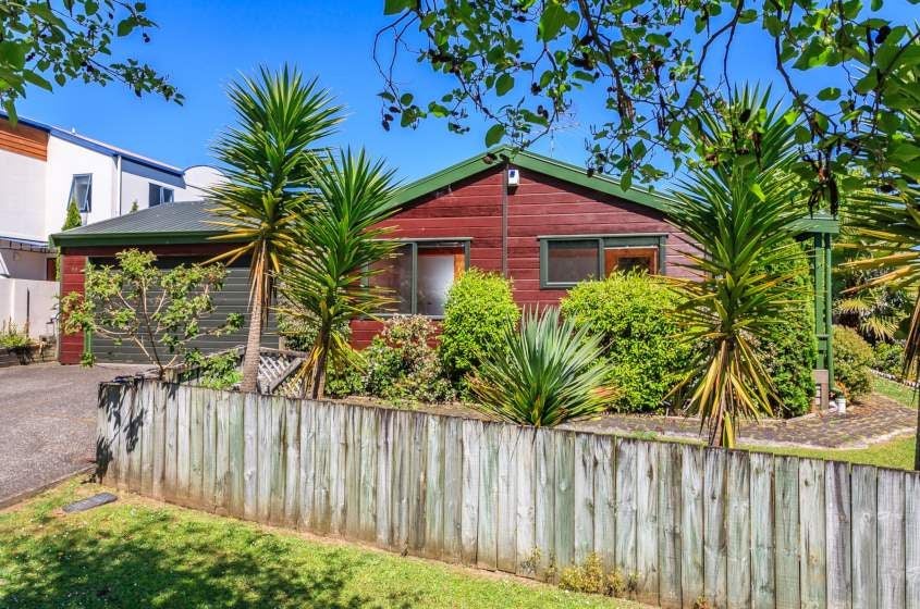79 Fernhill Way, Oteha, Auckland - Carousel 2