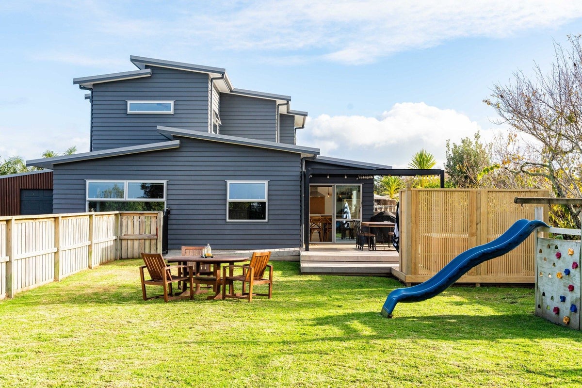 16 Leslie Street, Mangawhai - Carousel 1