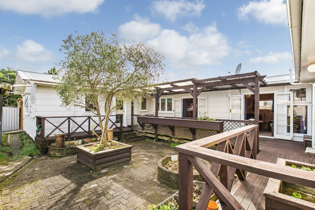 90 Third View Avenue, Beachlands, Auckland - Carousel 1