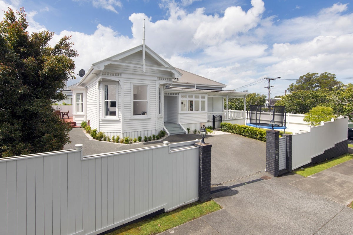55 The Drive, Epsom, Auckland - Carousel 1