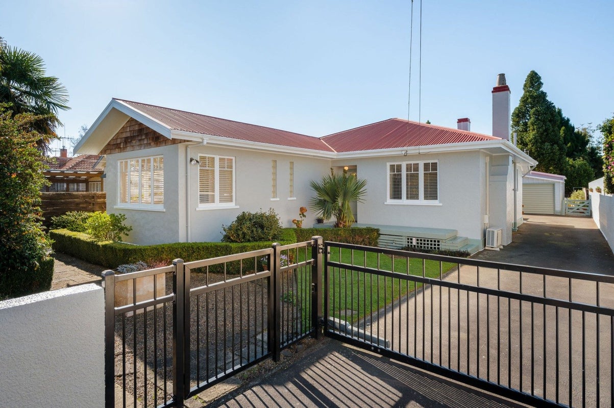 2 St Olpherts Avenue, Hamilton East, Hamilton - Carousel 1