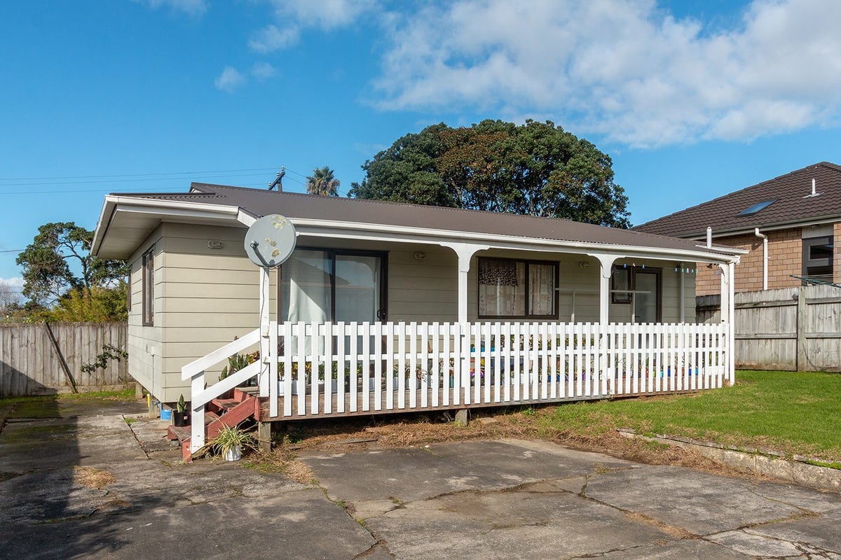 29 Archibald Road, Kelston, Auckland - Carousel 1