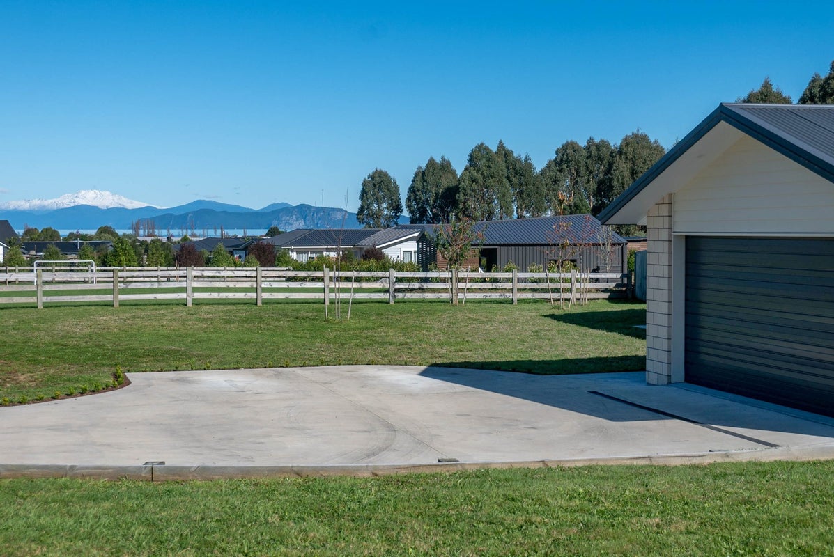 6 Kanuka Grove, Kinloch, Taupo - Carousel 21