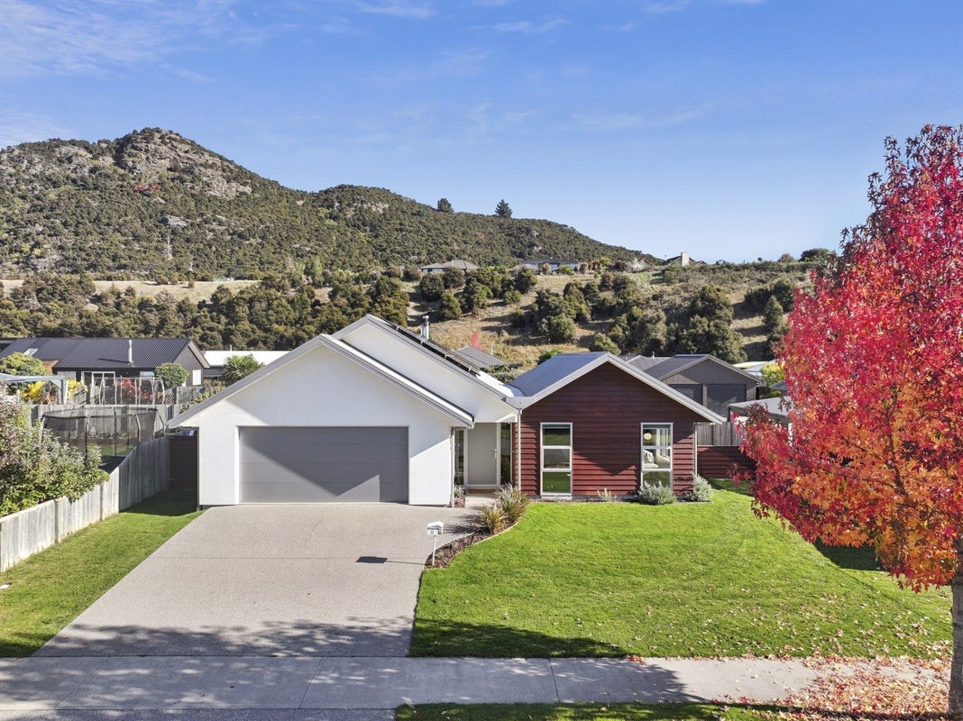 10 Snowberry Street, Albert Town, Wanaka - Carousel 1