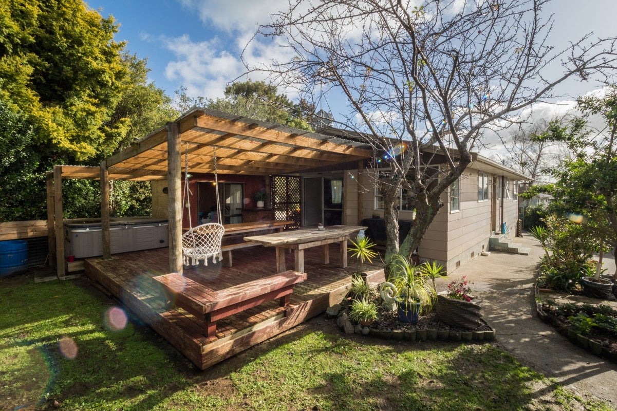 16 Kowhai Street, Tokomaru, Palmerston North - Carousel 1