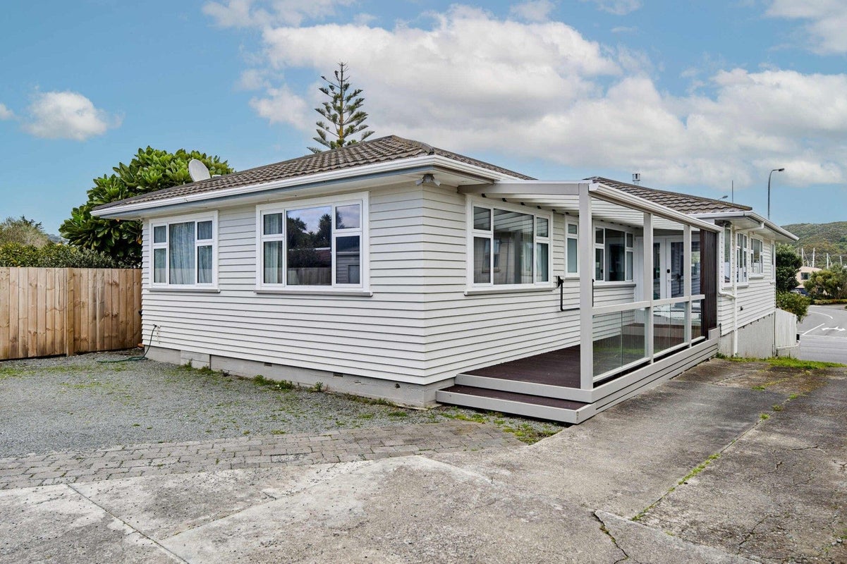 14 Mana Esplanade, Paremata, Porirua - Carousel 2