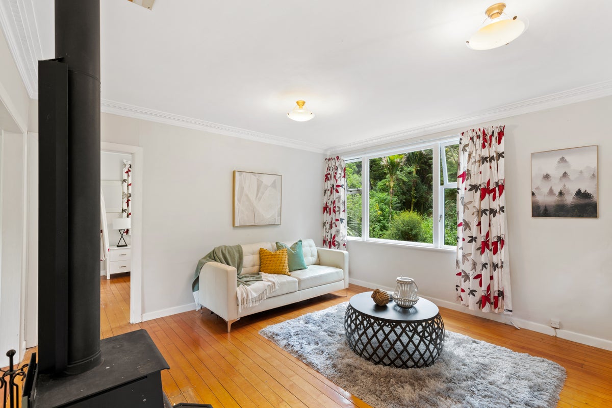 38 Laingholm Drive, Laingholm, Auckland - Carousel 1