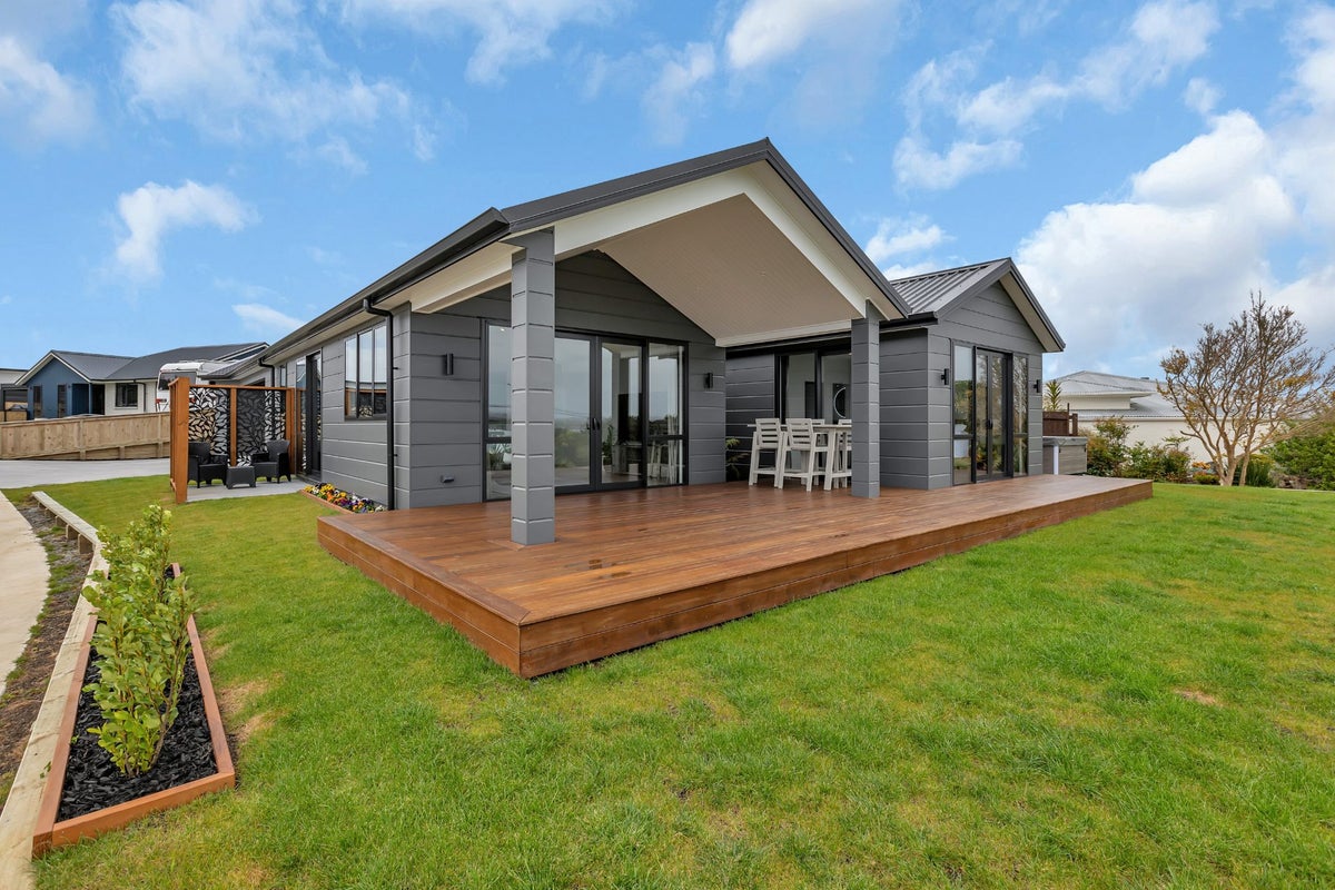 46 Weir Crescent, Onerahi, Whangarei - Carousel 1